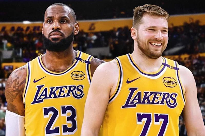 包含科尔纳足球俱乐部豪取大胜，士气高昂的词条