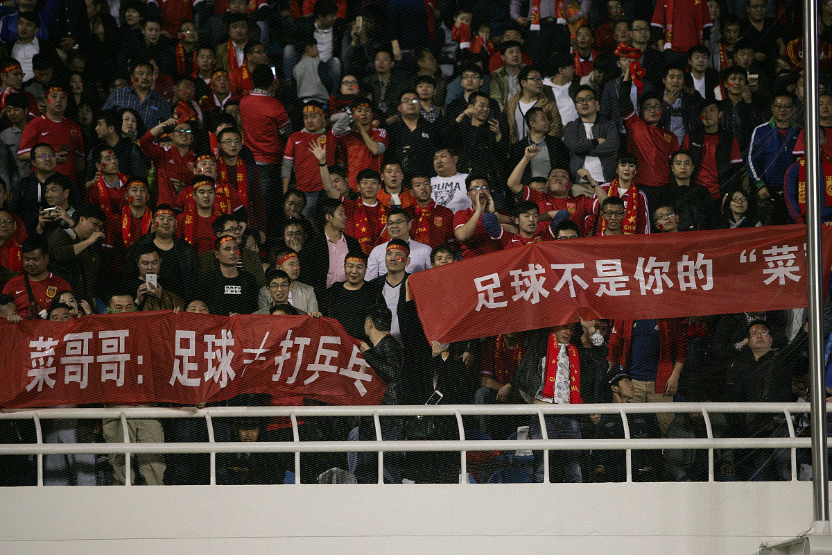 挑战上演：中国队的猛烈进攻打破对手防线的简单介绍