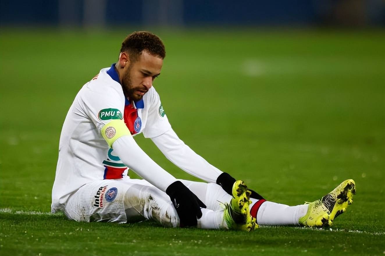 包含VAR判罚再引争议，阿贾克斯对阵热刺裁判判点引发巨大争议的词条